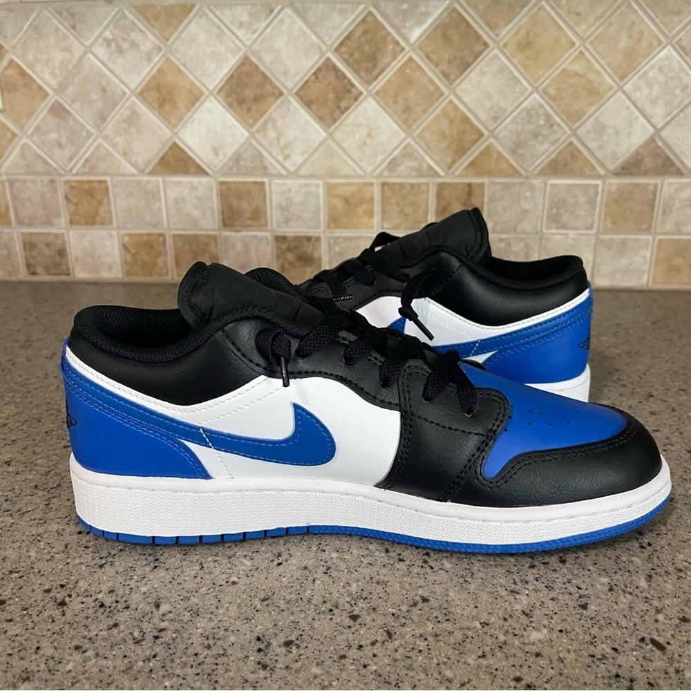 NWOB Nike Air Jordan 1 Low Royal Toe Boys Size 7Y (Women’s 8.5) 553560-140 - Picture 6 of 9